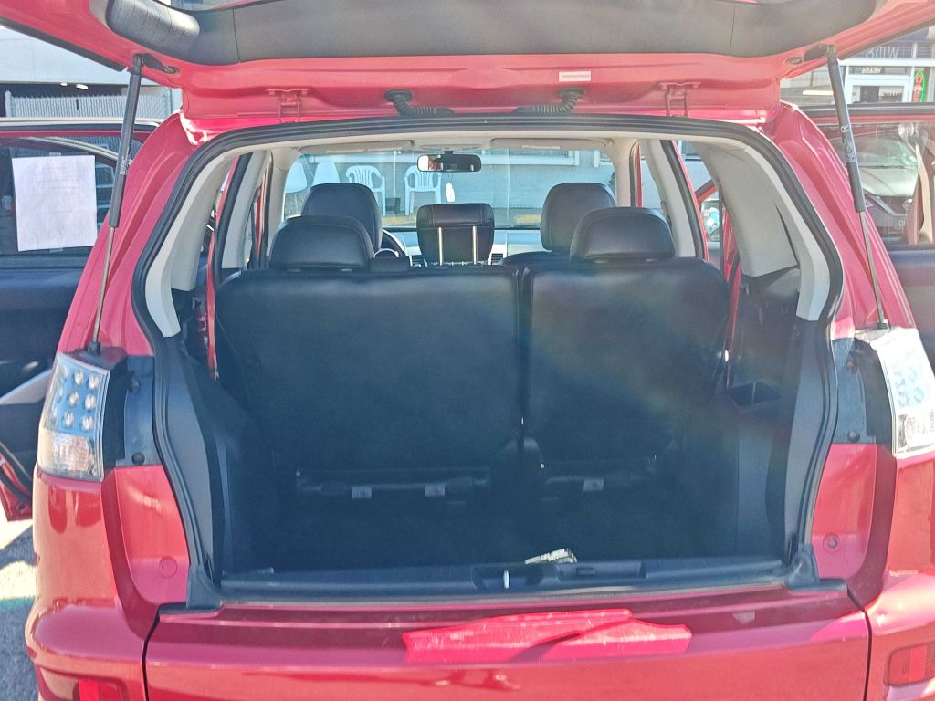 Photo 20 of this MITSUBISHI OUTLANDER