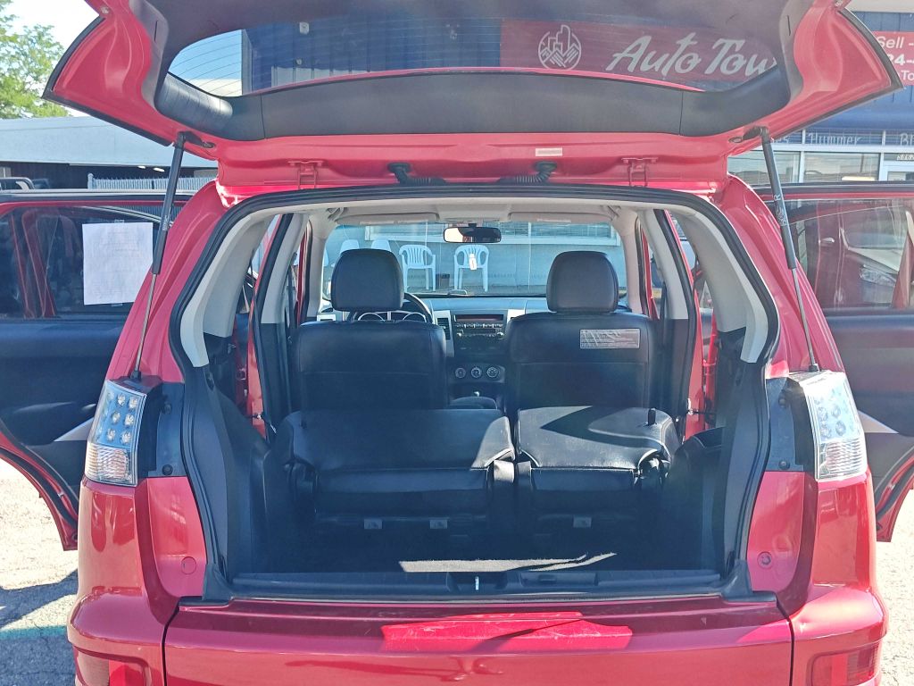 Photo 18 of this MITSUBISHI OUTLANDER
