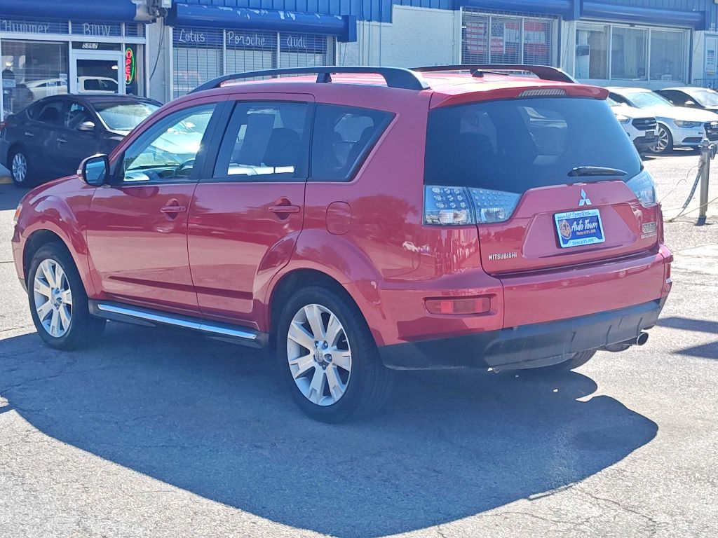 Photo 2 of this MITSUBISHI OUTLANDER