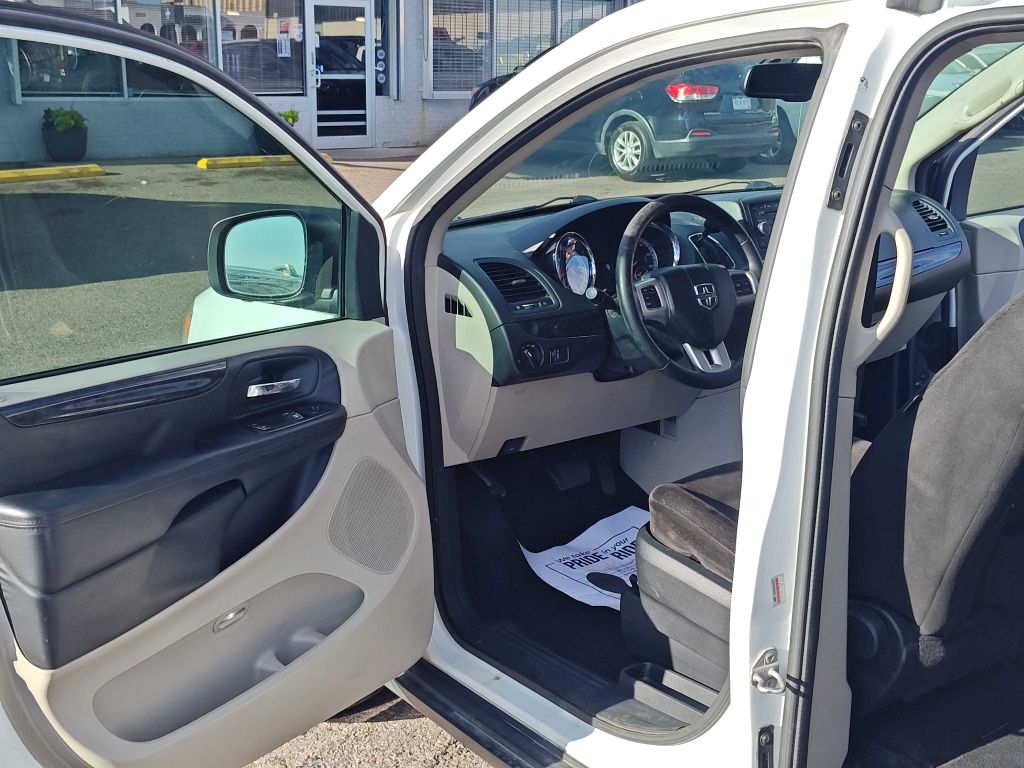 Photo 9 of this DODGE GRAND CARAVAN
