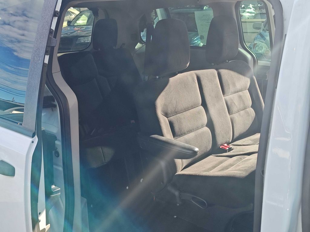 Photo 10 of this DODGE GRAND CARAVAN