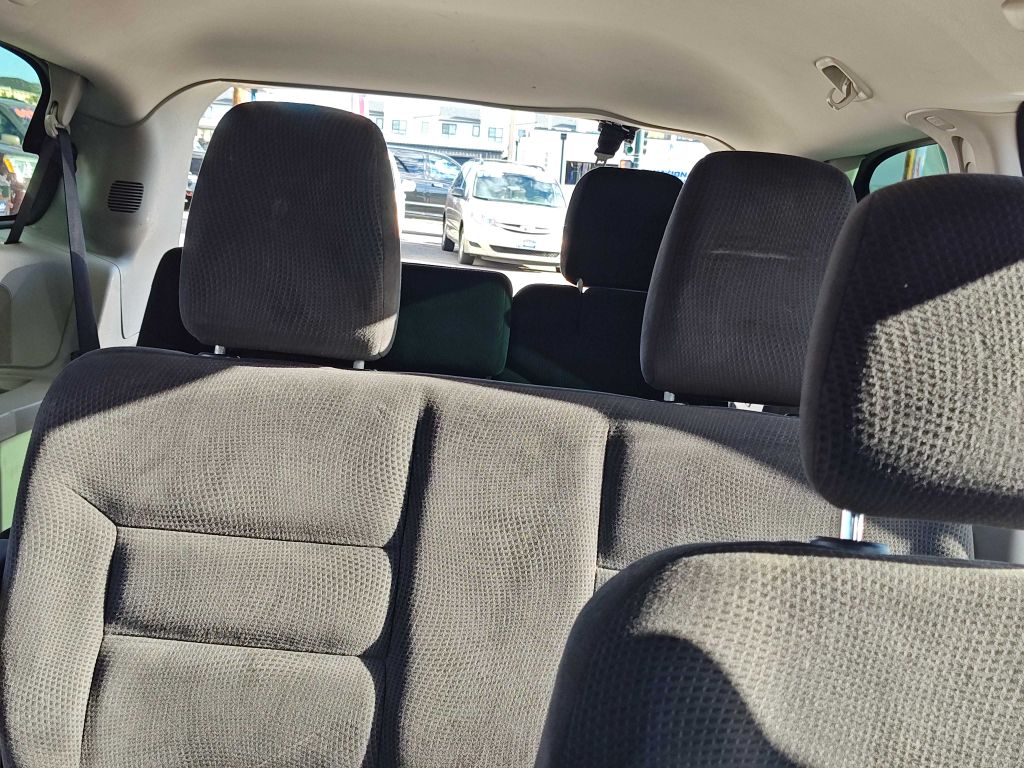 Photo 12 of this DODGE GRAND CARAVAN