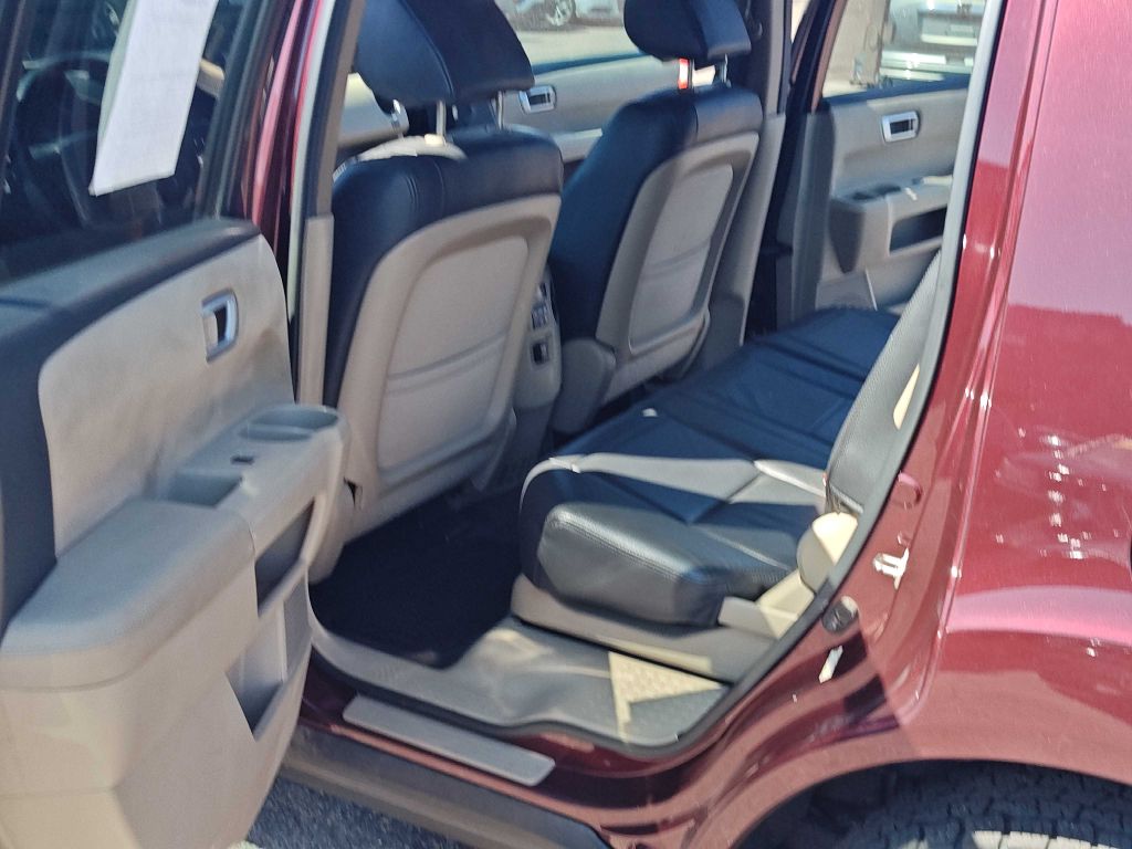 Photo 12 of this HONDA PILOT