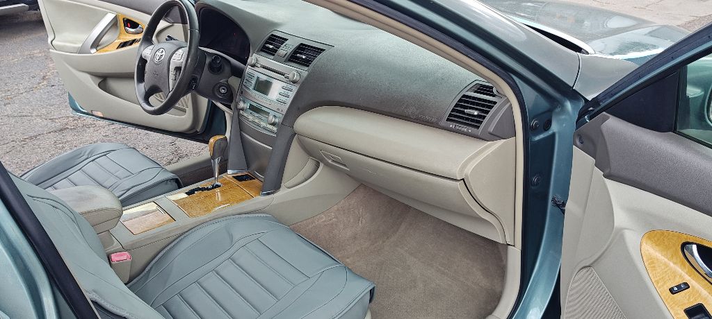 Photo 8 of this TOYOTA CAMRY