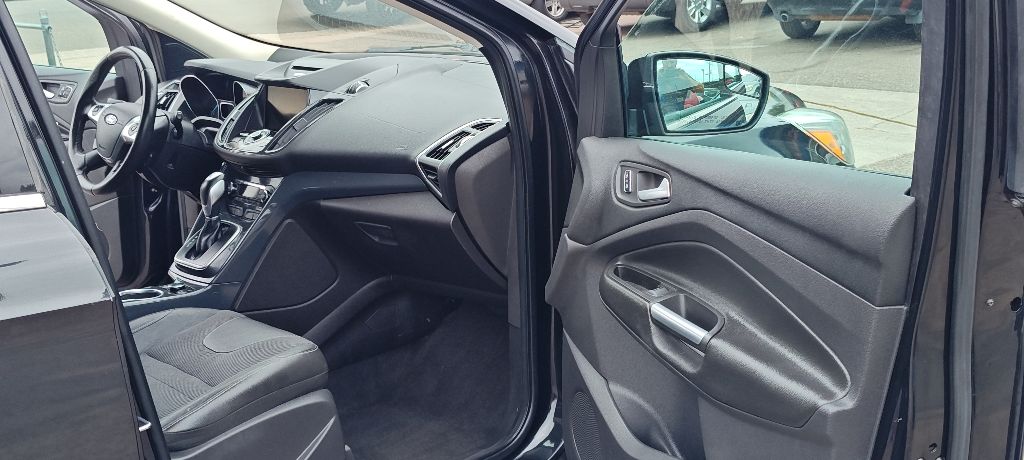 Photo 8 of this FORD ESCAPE