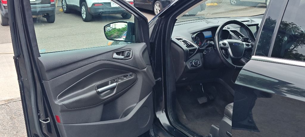 Photo 6 of this FORD ESCAPE
