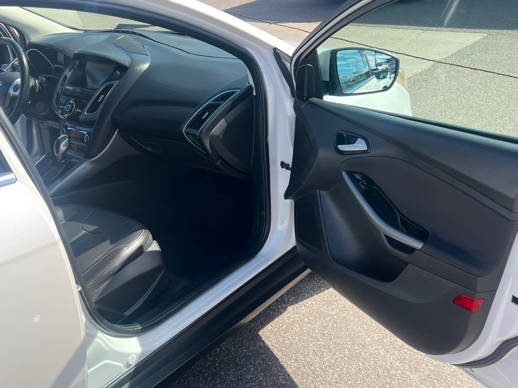 Photo 10 of this FORD FOCUS