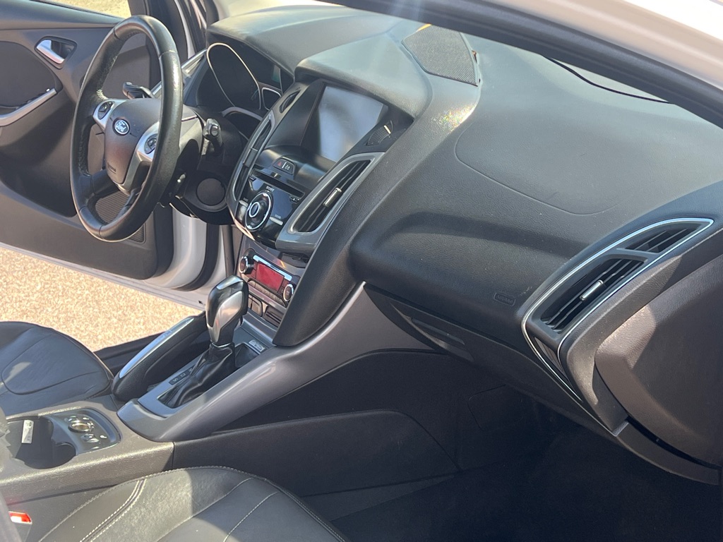 Photo 9 of this FORD FOCUS
