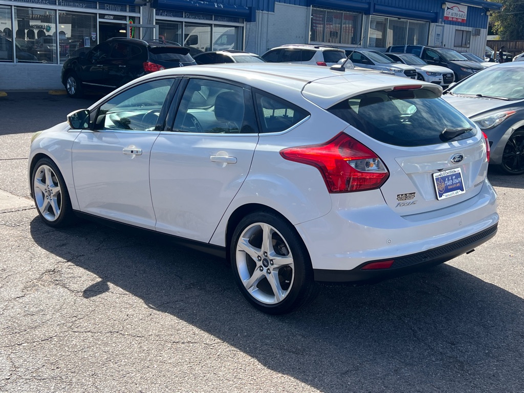 Photo 4 of this FORD FOCUS