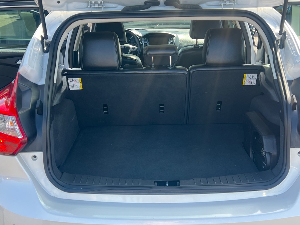 Photo 14 of this FORD FOCUS