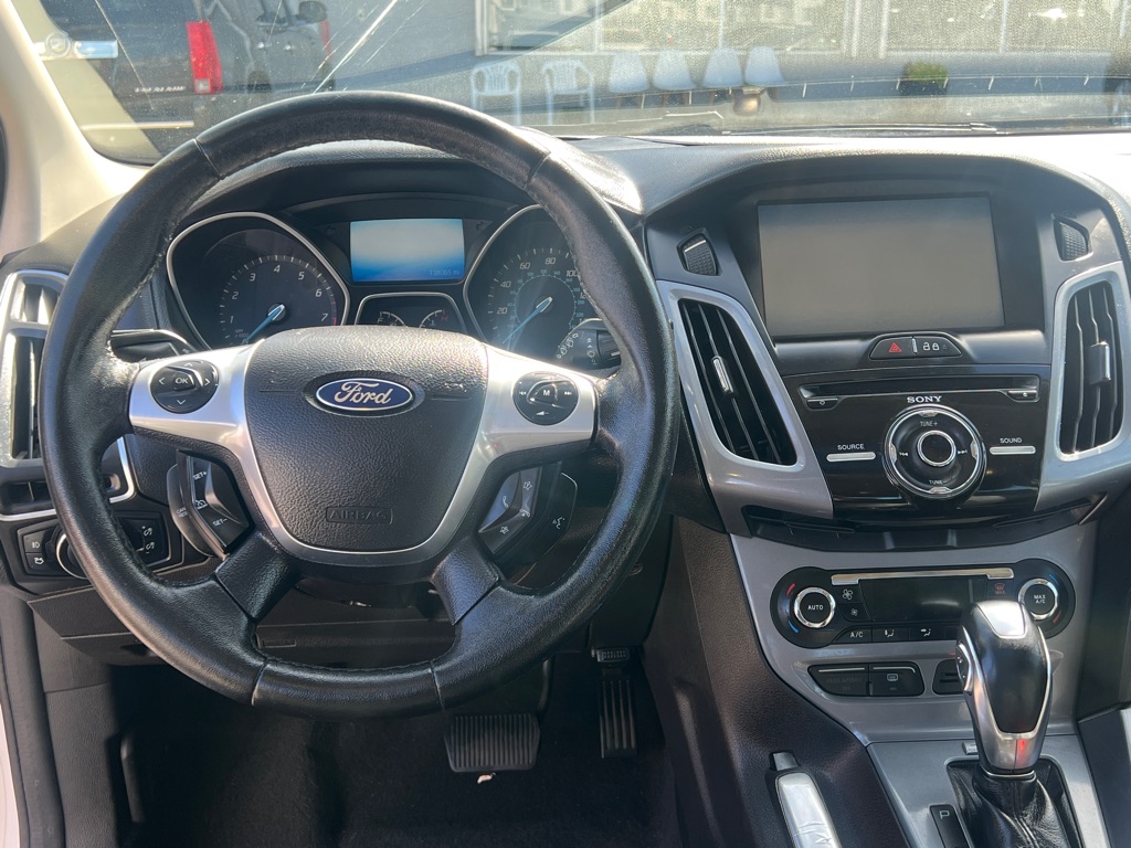 Photo 7 of this FORD FOCUS