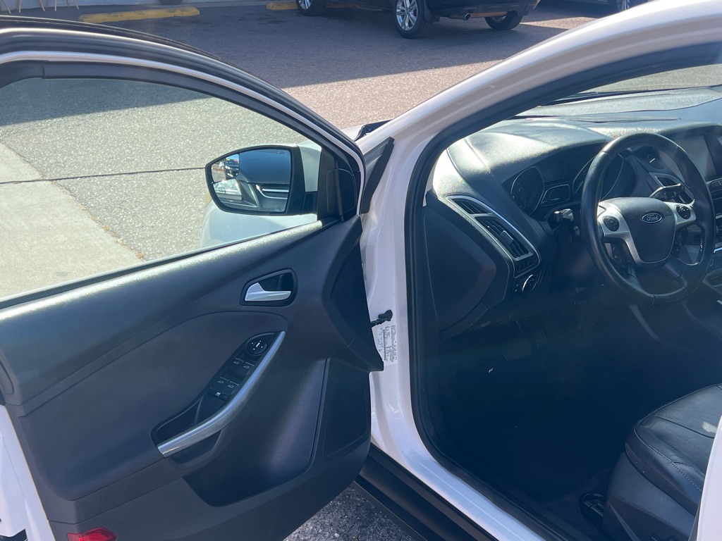 Photo 8 of this FORD FOCUS