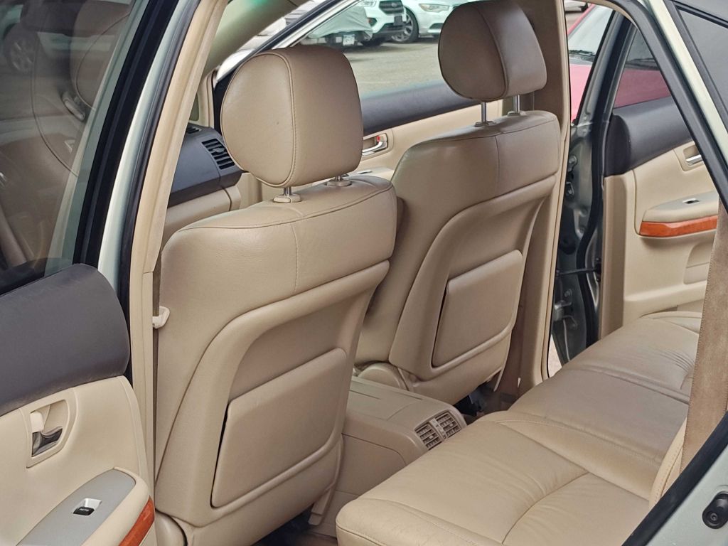 Photo 10 of this LEXUS RX