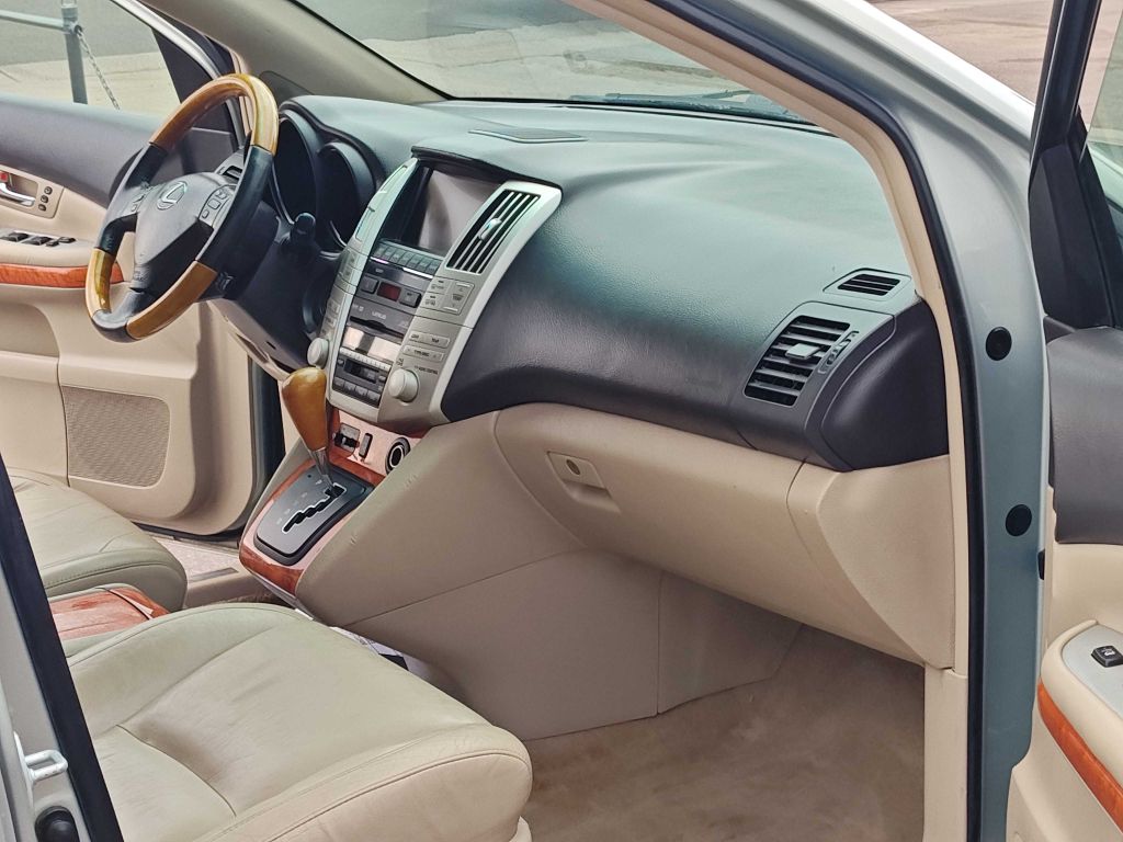 Photo 9 of this LEXUS RX