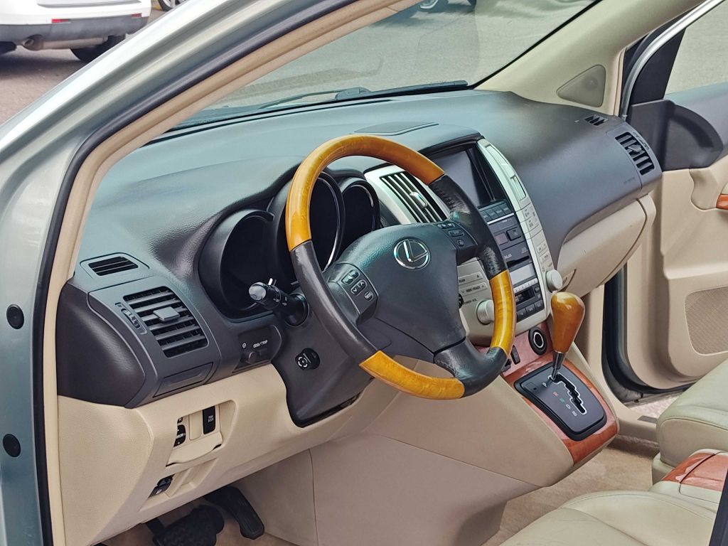 Photo 7 of this LEXUS RX