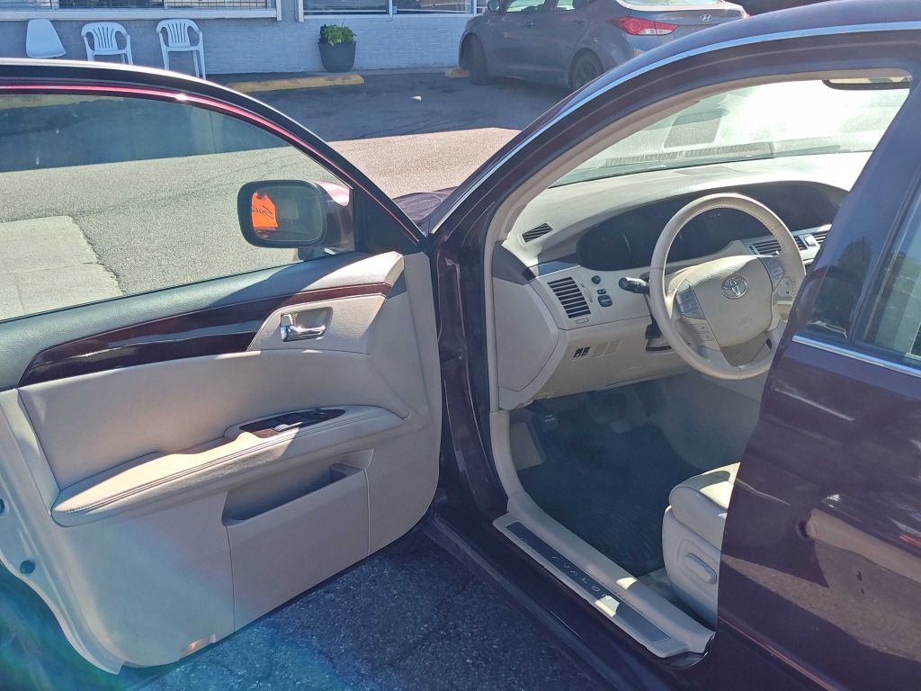 Photo 9 of this TOYOTA AVALON