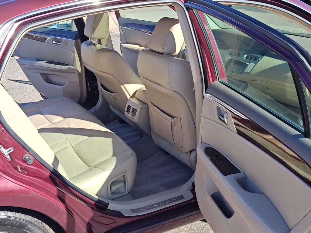Photo 12 of this TOYOTA AVALON