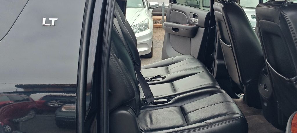 Photo 14 of this CHEVROLET SUBURBAN