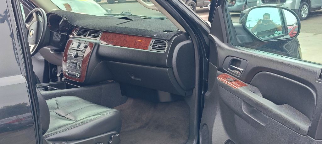 Photo 8 of this CHEVROLET SUBURBAN