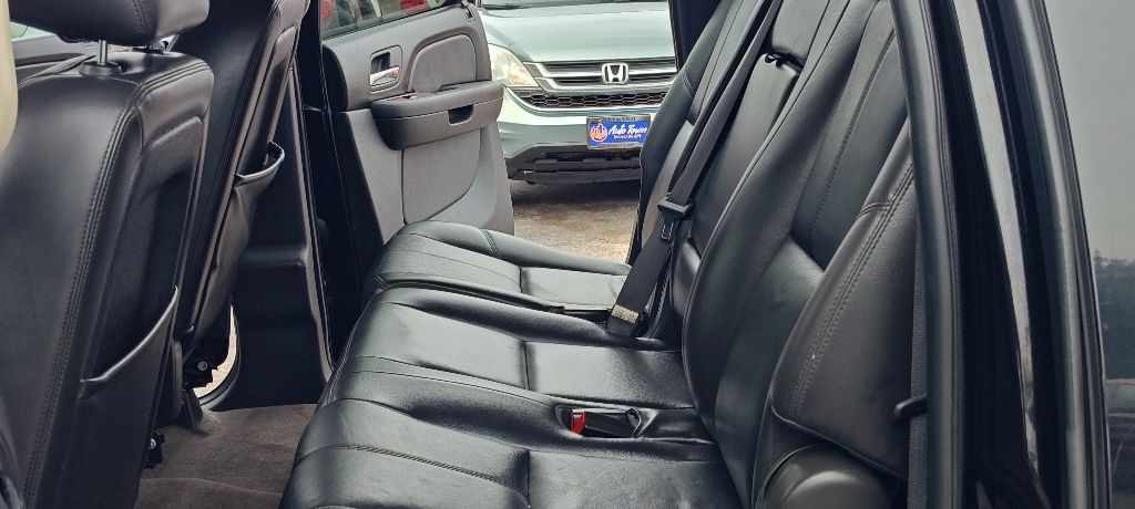 Photo 12 of this CHEVROLET SUBURBAN