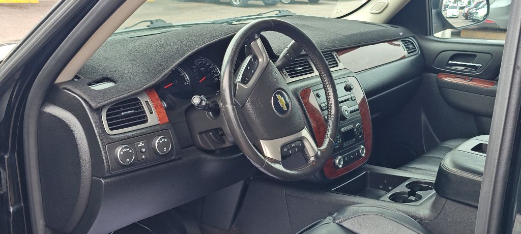 Photo 4 of this CHEVROLET SUBURBAN