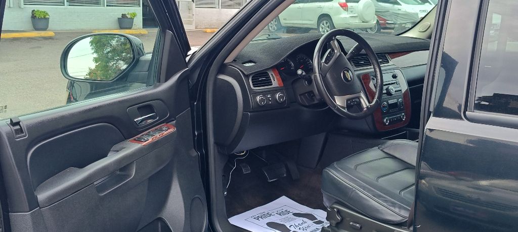 Photo 6 of this CHEVROLET SUBURBAN