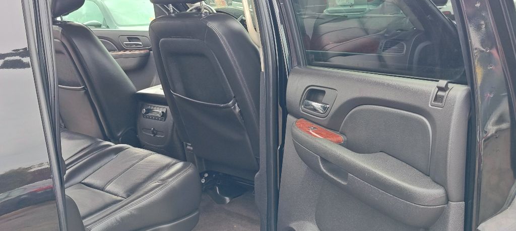 Photo 9 of this CHEVROLET SUBURBAN