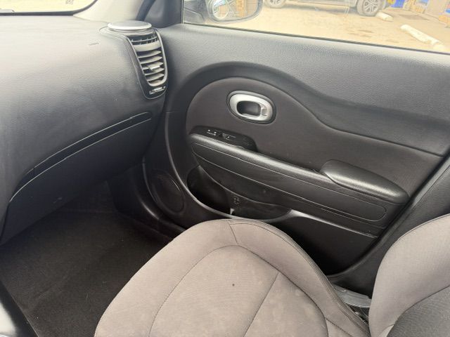 Photo 14 of this KIA SOUL