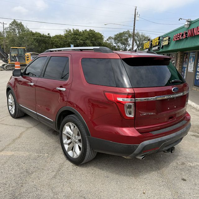 Photo 3 of this FORD EXPLORER
