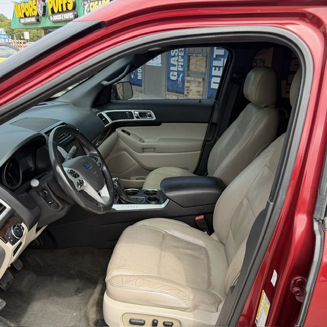 Photo 5 of this FORD EXPLORER