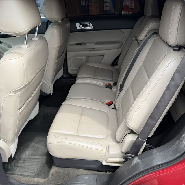 Photo 6 of this FORD EXPLORER