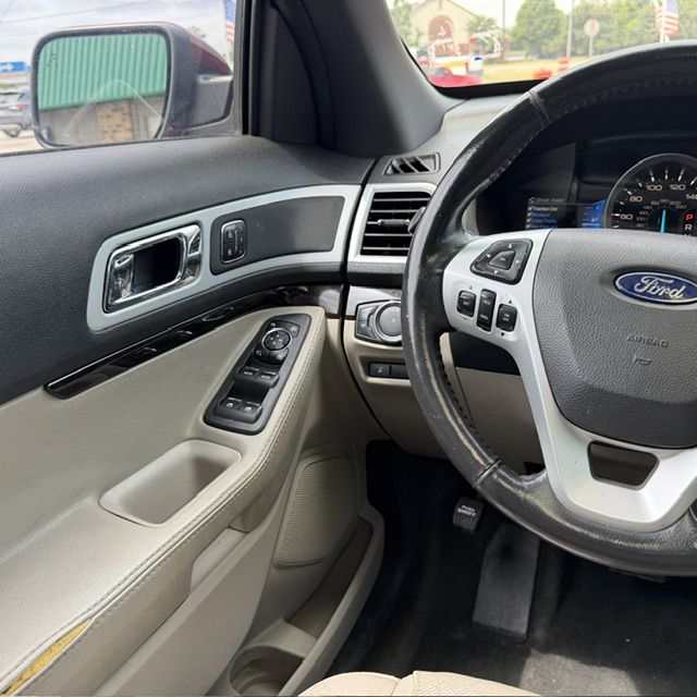 Photo 9 of this FORD EXPLORER
