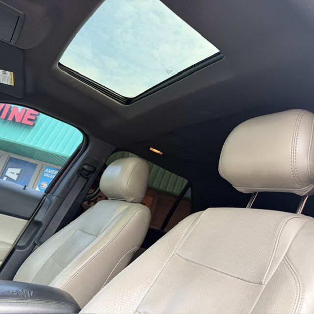Photo 11 of this FORD EXPLORER