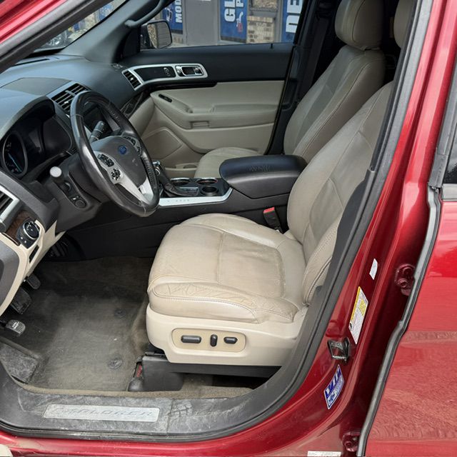 Photo 12 of this FORD EXPLORER