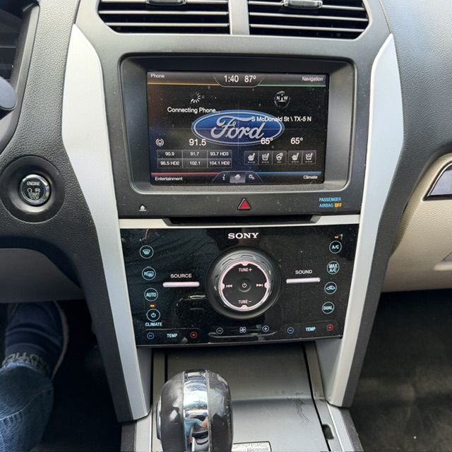 Photo 15 of this FORD EXPLORER