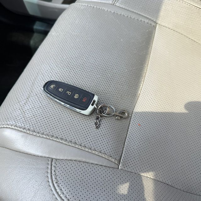 Photo 16 of this FORD EXPLORER
