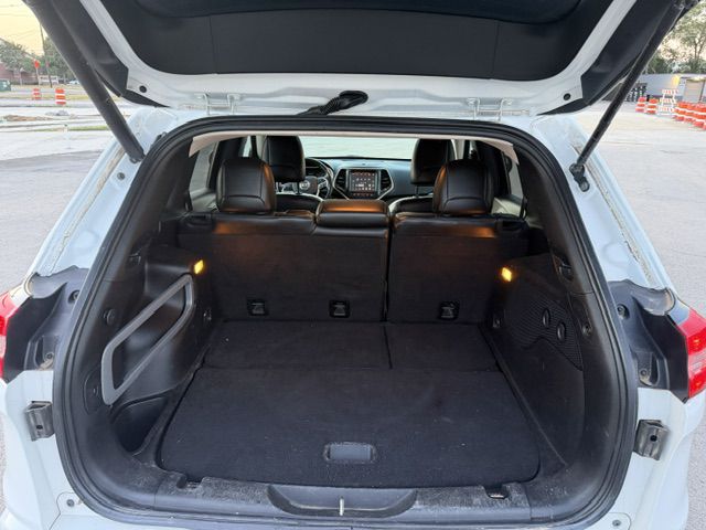 Photo 5 of this JEEP CHEROKEE
