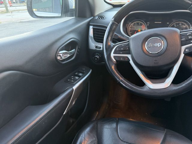 Photo 8 of this JEEP CHEROKEE