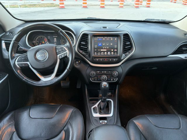Photo 9 of this JEEP CHEROKEE