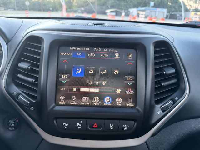 Photo 12 of this JEEP CHEROKEE