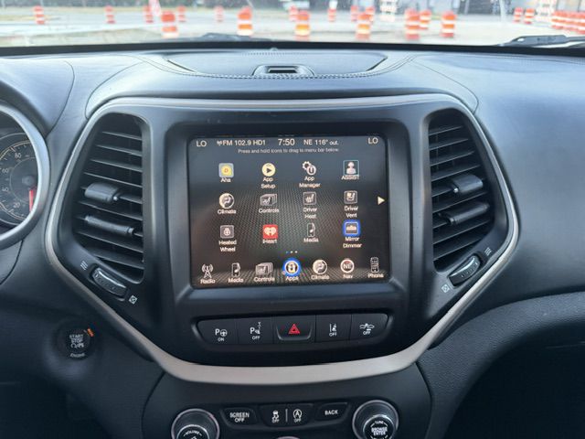 Photo 13 of this JEEP CHEROKEE