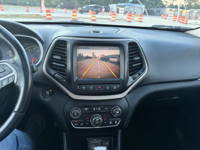 Photo 14 of this JEEP CHEROKEE
