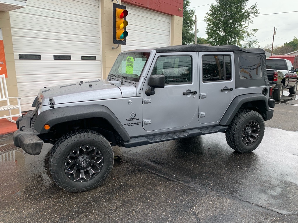 Photo 8 of this JEEP WRANGLER UNLIMI