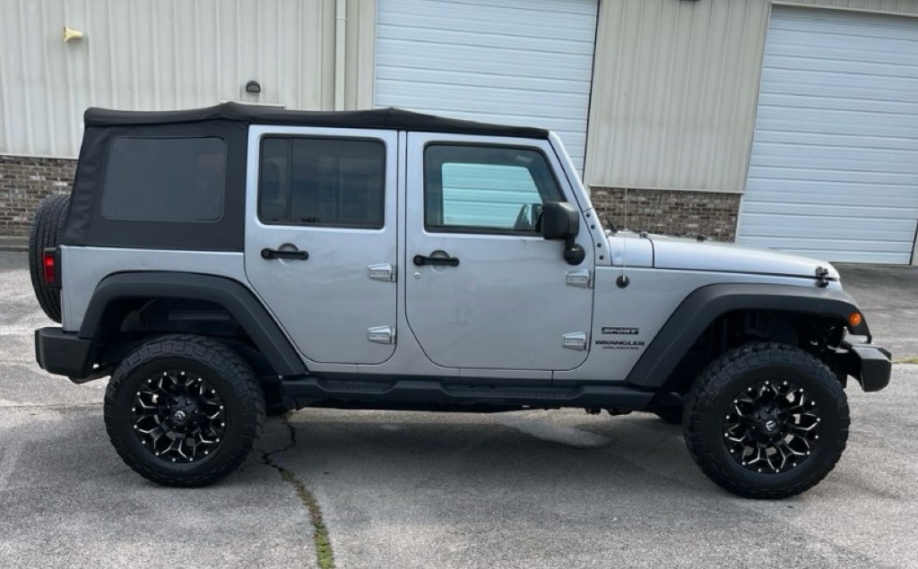 Photo 2 of this JEEP WRANGLER UNLIMI