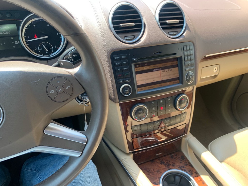 Photo 8 of this MERCEDES-BENZ GL-CLASS