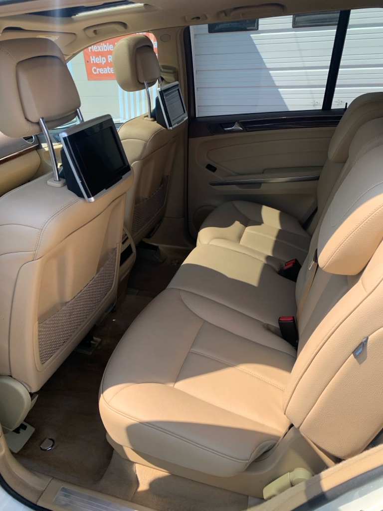 Photo 4 of this MERCEDES-BENZ GL-CLASS