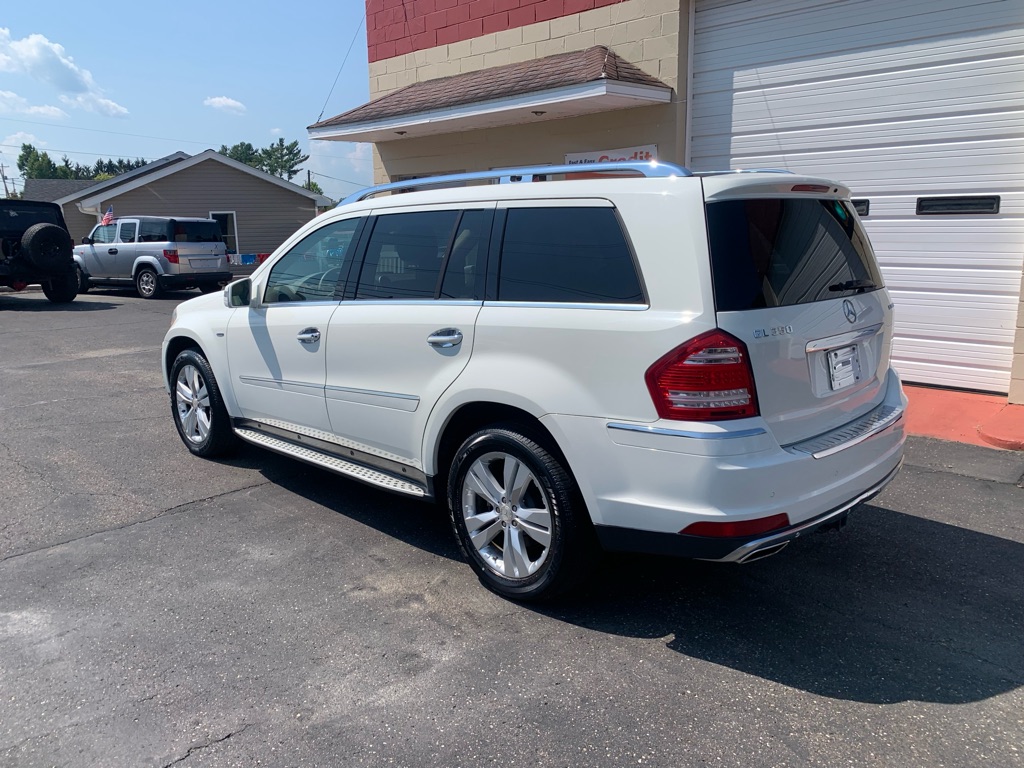 Photo 2 of this MERCEDES-BENZ GL-CLASS