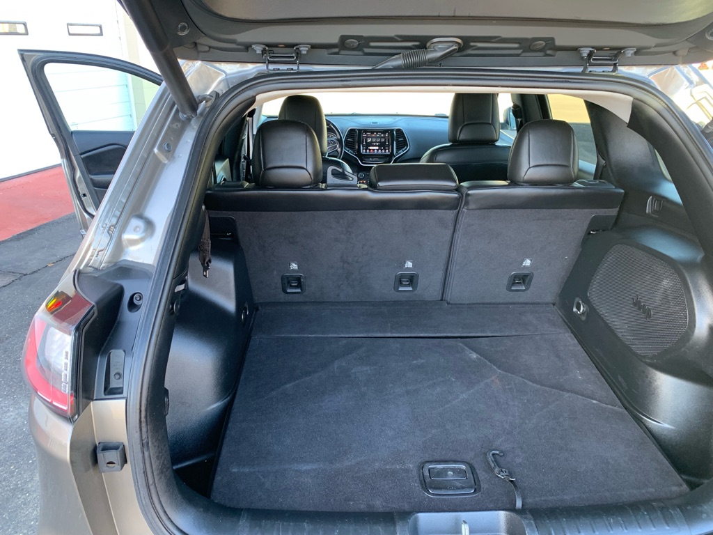 Photo 7 of this JEEP CHEROKEE