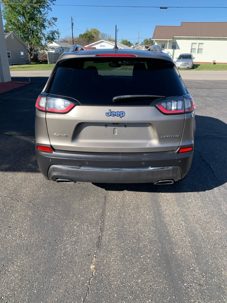 Photo 3 of this JEEP CHEROKEE