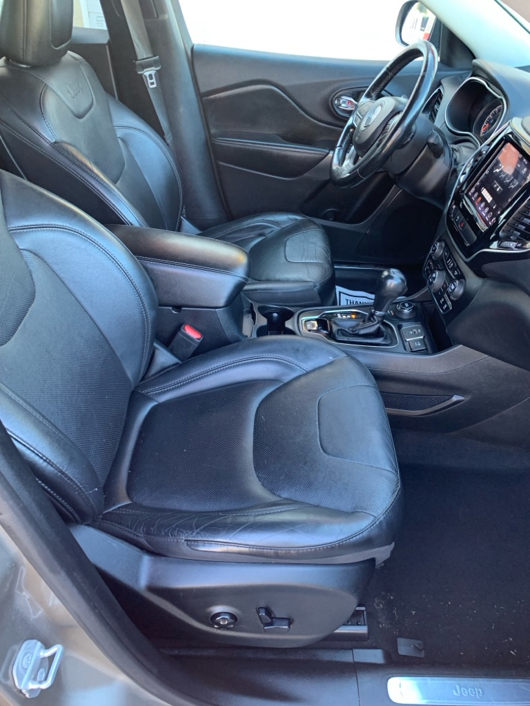 Photo 6 of this JEEP CHEROKEE